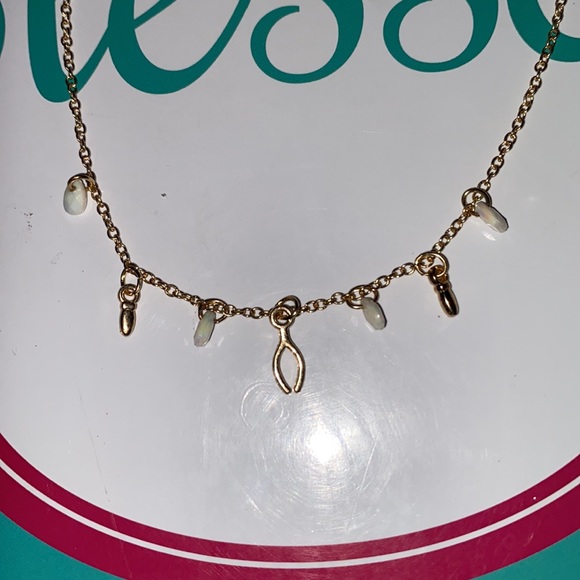Gold necklace with cute design EUC - Picture 2 of 3